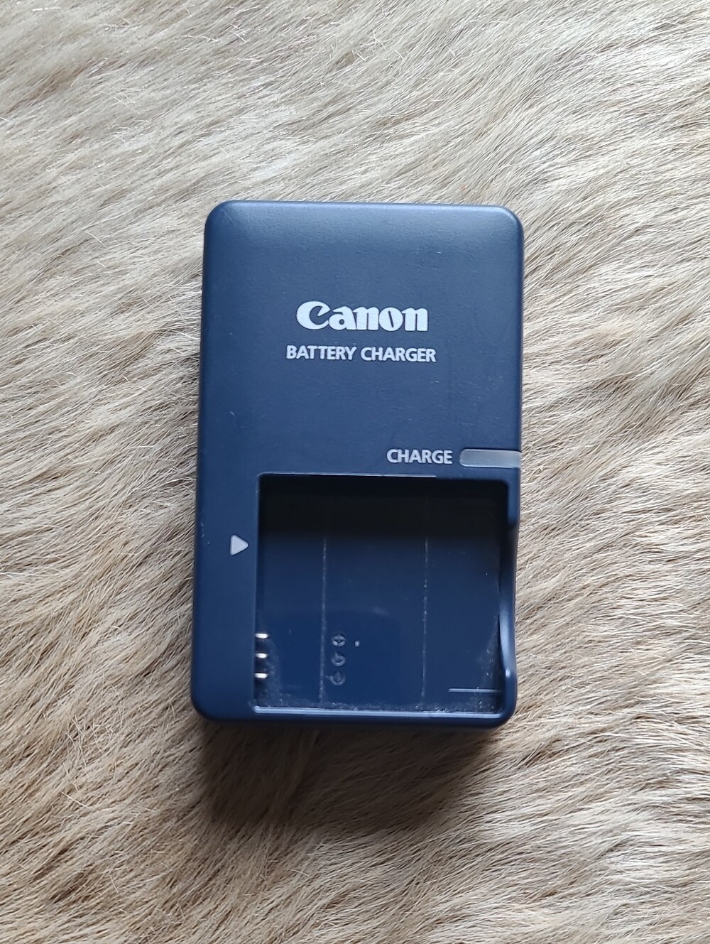 Canon CB-2LV Battery Charger for Compact Cameras